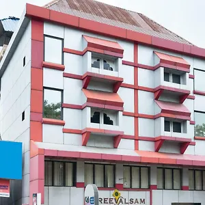 Capital O 44591 Sreevalsam Residency Deluxe 3*, Tamarakulam India